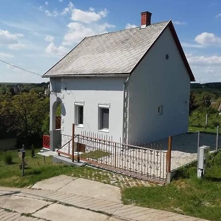 Marvel-Nyaralo Villa Игал Екстериор снимка